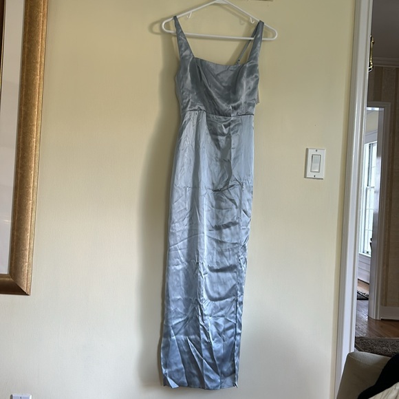 Reformation 100% Silk
Solay silk midi dress size 0 - Picture 4 of 8